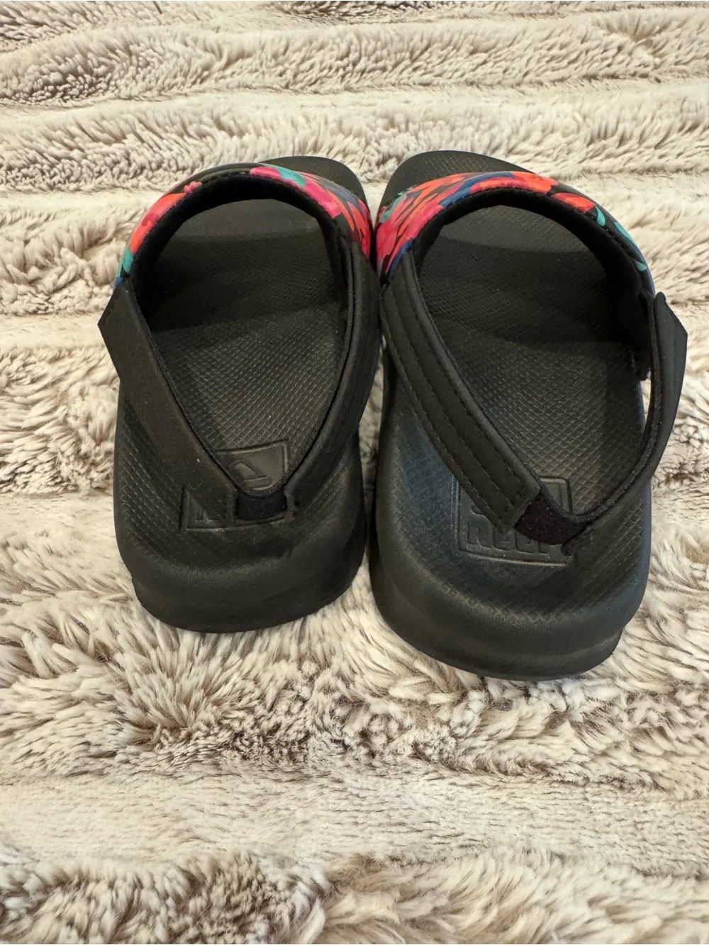 Reef Little Girls Black Floral Slide Sandals With Back Strap Size 10